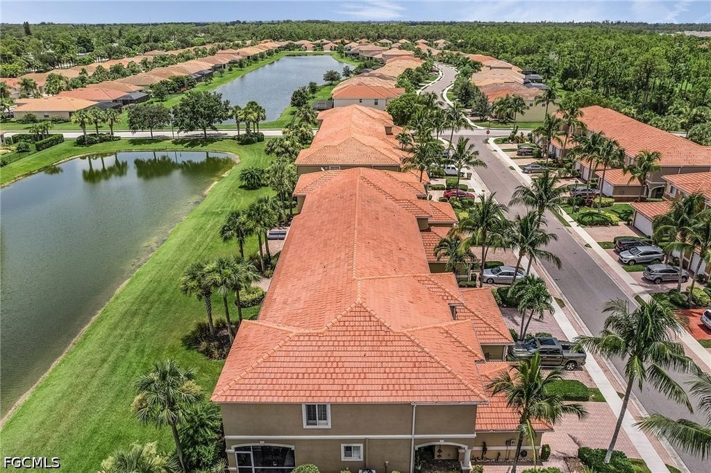 Image 23 of property listing at 2427 Laurentina LN, Cape Coral, FL 33909