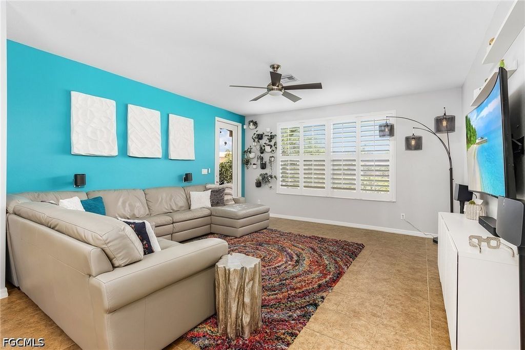 Image 9 of property listing at 2427 Laurentina LN, Cape Coral, FL 33909