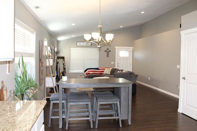 2422 Granite Court, White City, OR 97503