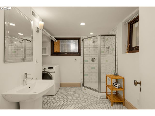 1216 Ne TILLAMOOK St, Portland, OR 97212