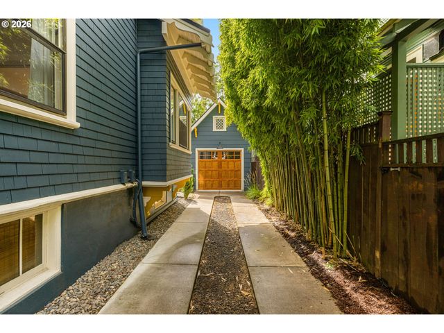 1216 Ne TILLAMOOK St, Portland, OR 97212