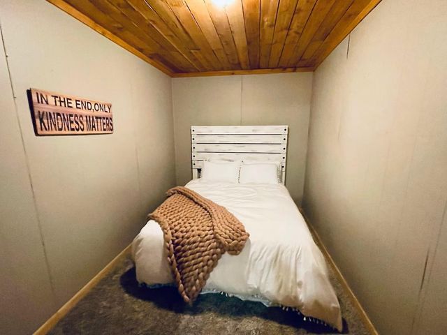 114 Brentwood Court, Hemphill, TX 75948