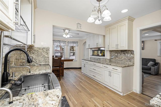 8181 Vermont Avenue, Warren, MI 48093