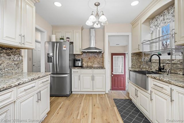 8181 Vermont Avenue, Warren, MI 48093