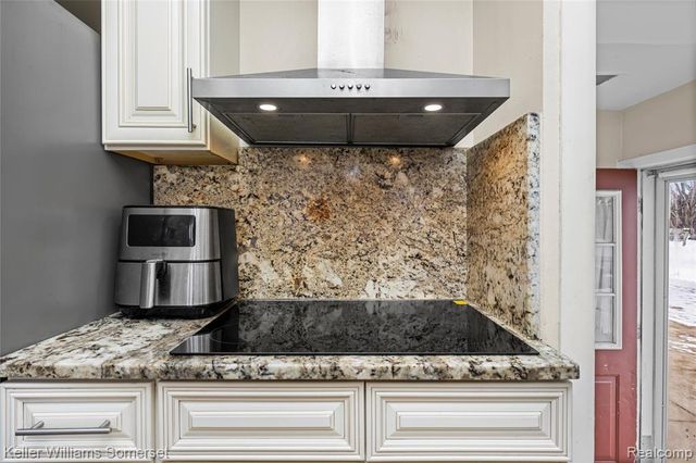 8181 Vermont Avenue, Warren, MI 48093