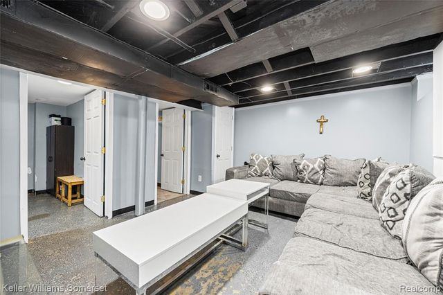 8181 Vermont Avenue, Warren, MI 48093