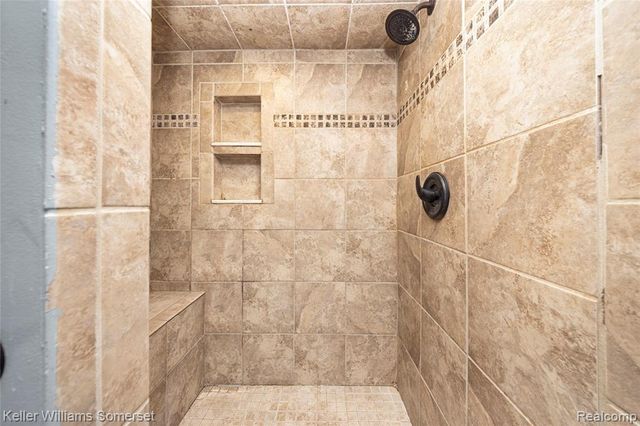 8181 Vermont Avenue, Warren, MI 48093