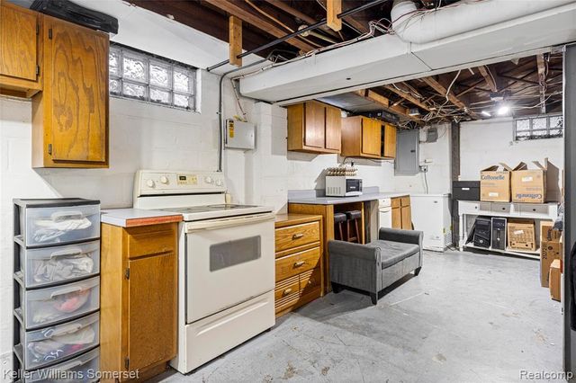 8181 Vermont Avenue, Warren, MI 48093