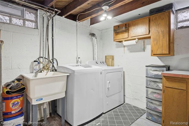 8181 Vermont Avenue, Warren, MI 48093