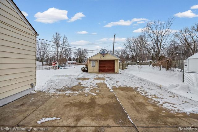 8181 Vermont Avenue, Warren, MI 48093