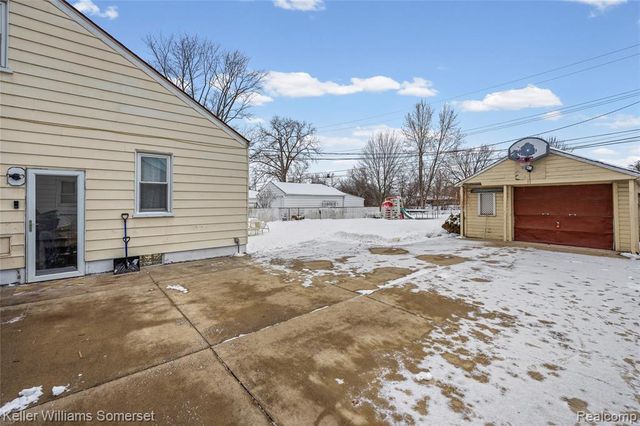 8181 Vermont Avenue, Warren, MI 48093