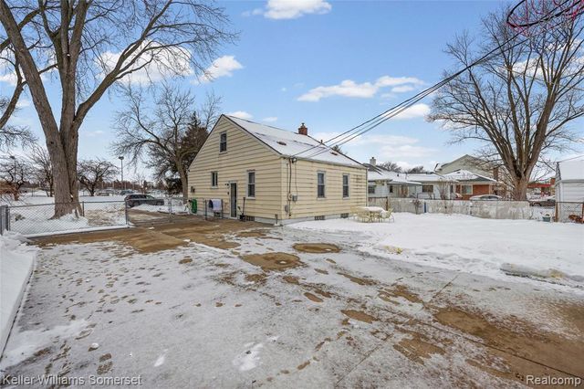 8181 Vermont Avenue, Warren, MI 48093