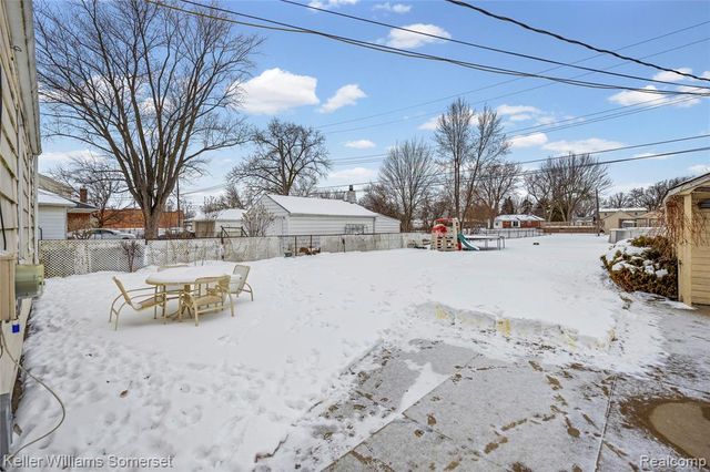 8181 Vermont Avenue, Warren, MI 48093