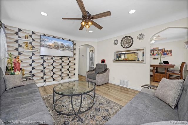 8181 Vermont Avenue, Warren, MI 48093