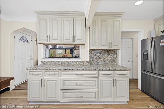 8181 Vermont Avenue, Warren, MI 48093