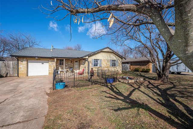 1521 Willowcliff Court, Norman, OK 73071