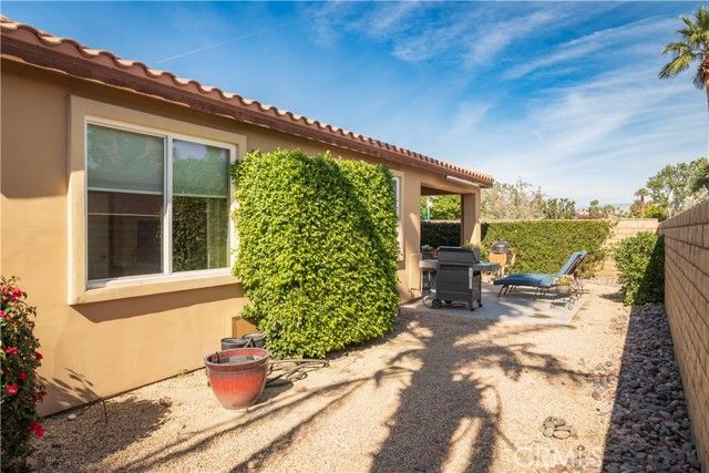 240 Paseo Vista Cir, Palm Desert, CA 92260