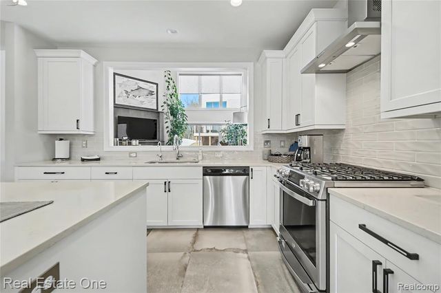 3616 Bay Harbor Drive, Brighton, MI 48114