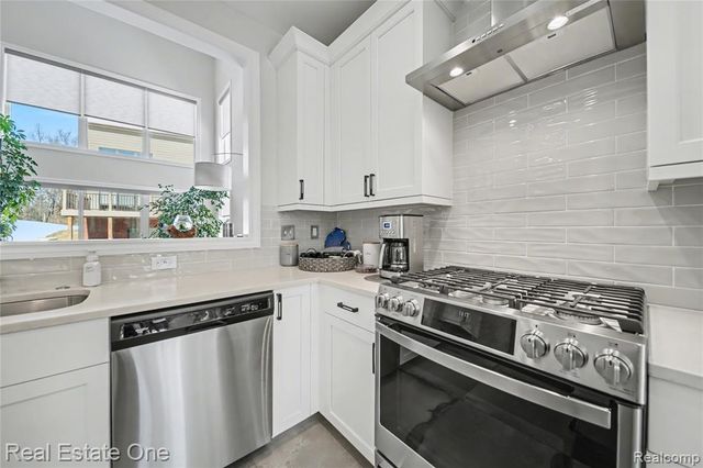 3616 Bay Harbor Drive, Brighton, MI 48114
