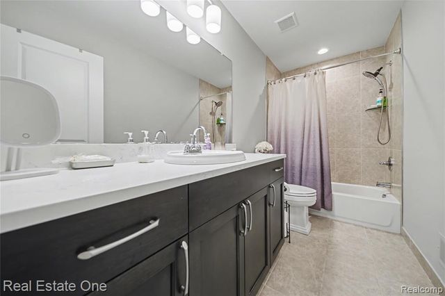 3616 Bay Harbor Drive, Brighton, MI 48114