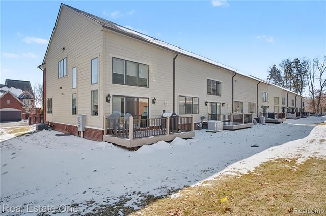 3616 Bay Harbor Drive, Brighton, MI 48114