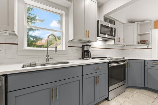 59 High St, Natick, MA 01760