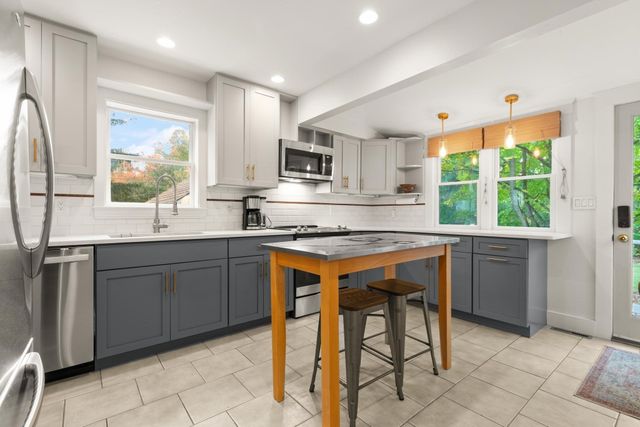 59 High St, Natick, MA 01760