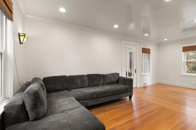 59 High St, Natick, MA 01760