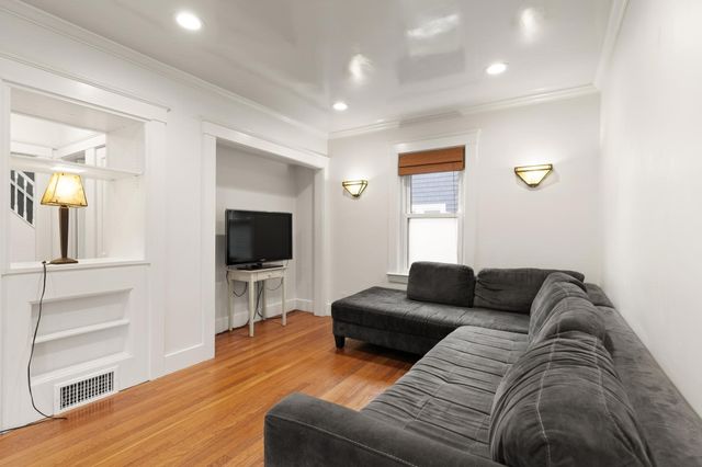 59 High St, Natick, MA 01760