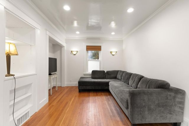 59 High St, Natick, MA 01760