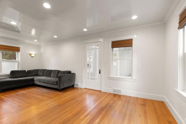 59 High St, Natick, MA 01760