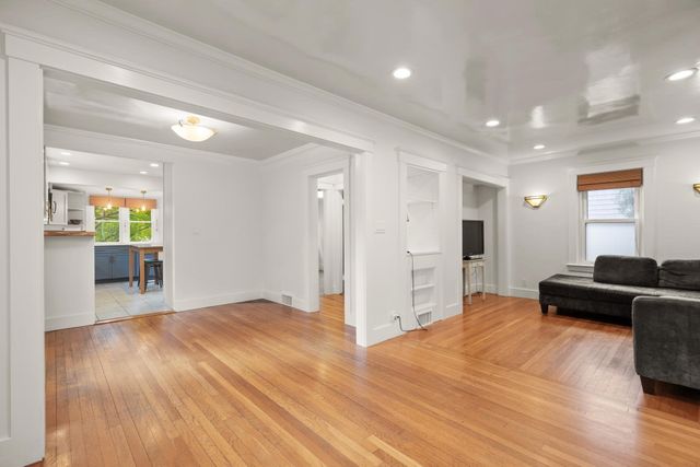 59 High St, Natick, MA 01760