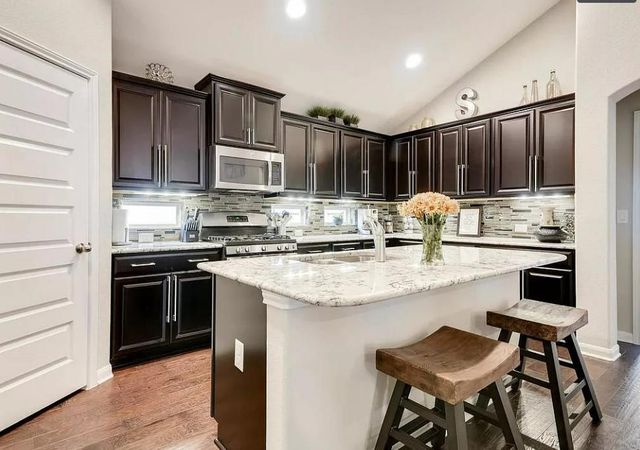 2405 Muzzie LN, Leander, TX 78641