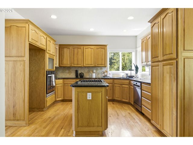 19180 Nw NORTHSHORE Ct, Portland, OR 97229