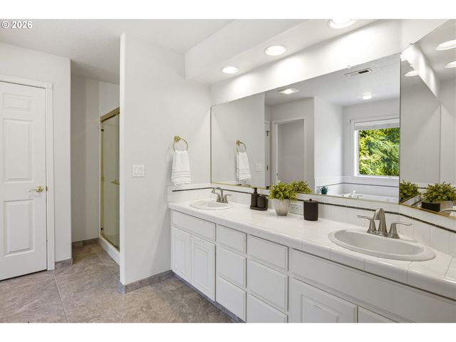 19180 Nw NORTHSHORE Ct, Portland, OR 97229