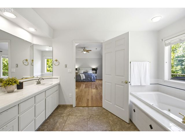 19180 Nw NORTHSHORE Ct, Portland, OR 97229