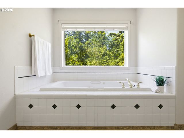 19180 Nw NORTHSHORE Ct, Portland, OR 97229