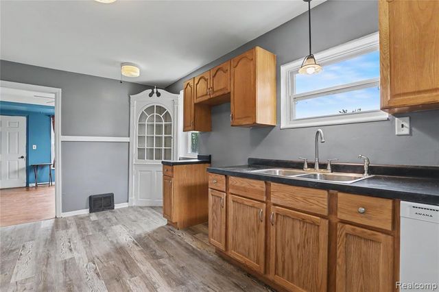5388 Davison Road, Lapeer, MI 48446