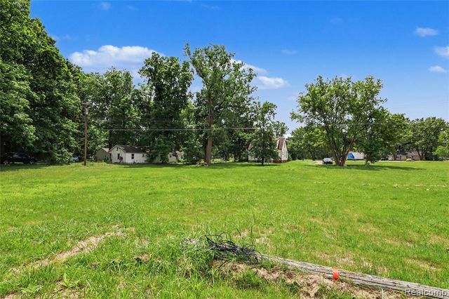 5388 Davison Road, Lapeer, MI 48446