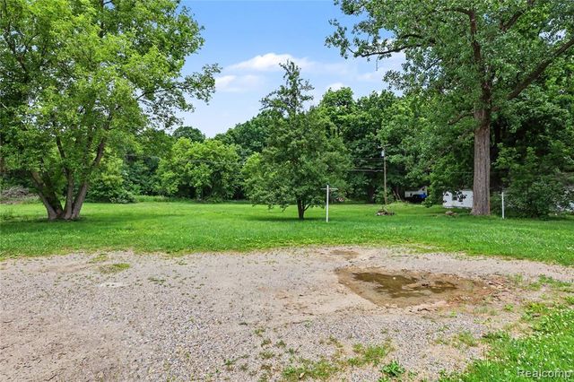 5388 Davison Road, Lapeer, MI 48446