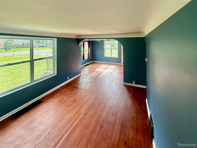 5388 Davison Road, Lapeer, MI 48446