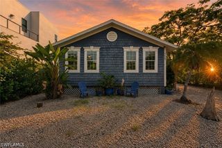 105 W Hilo ST, Naples, FL 34113
