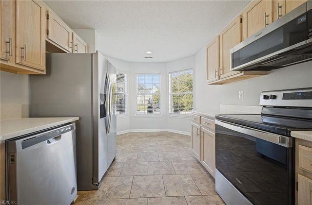 102 Pelican CV, Newport News, VA 23608