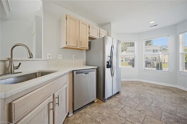 102 Pelican CV, Newport News, VA 23608