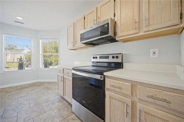 102 Pelican CV, Newport News, VA 23608
