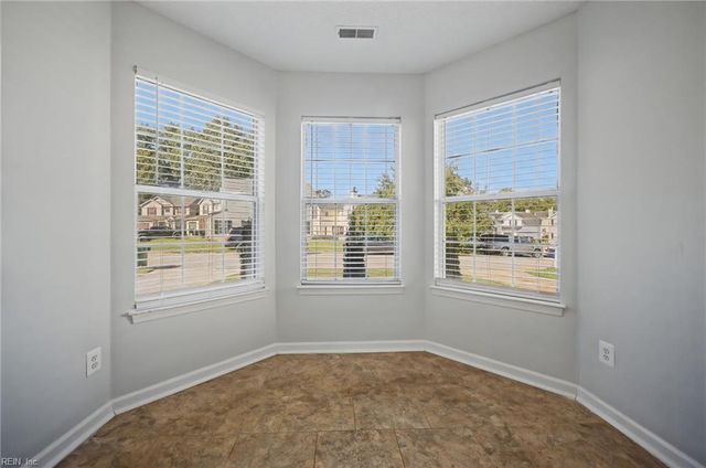 102 Pelican CV, Newport News, VA 23608