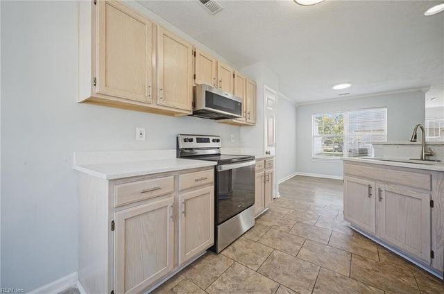 102 Pelican CV, Newport News, VA 23608