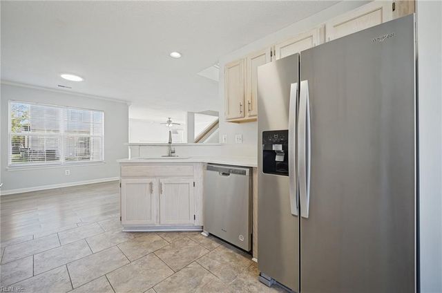 102 Pelican CV, Newport News, VA 23608