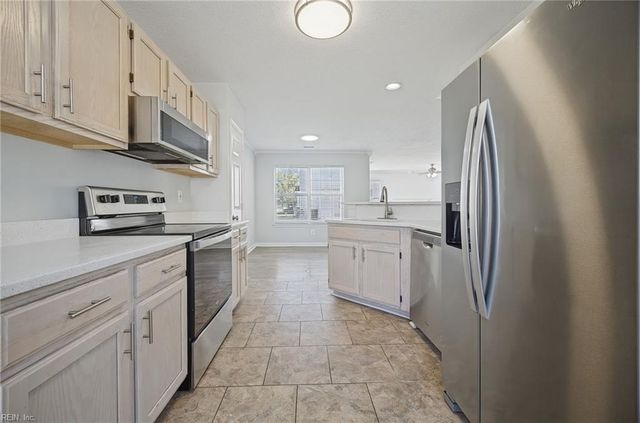 102 Pelican CV, Newport News, VA 23608