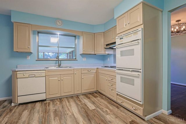 543 Compton Road, Wyoming, OH 45231